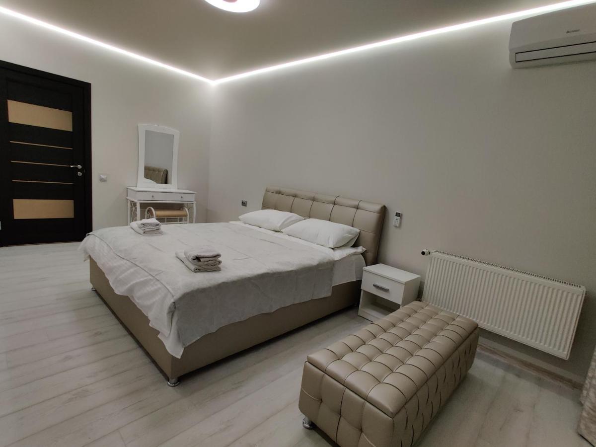 Yarovytsya Vip In The Center Apartment Lutsʼk Exterior foto
