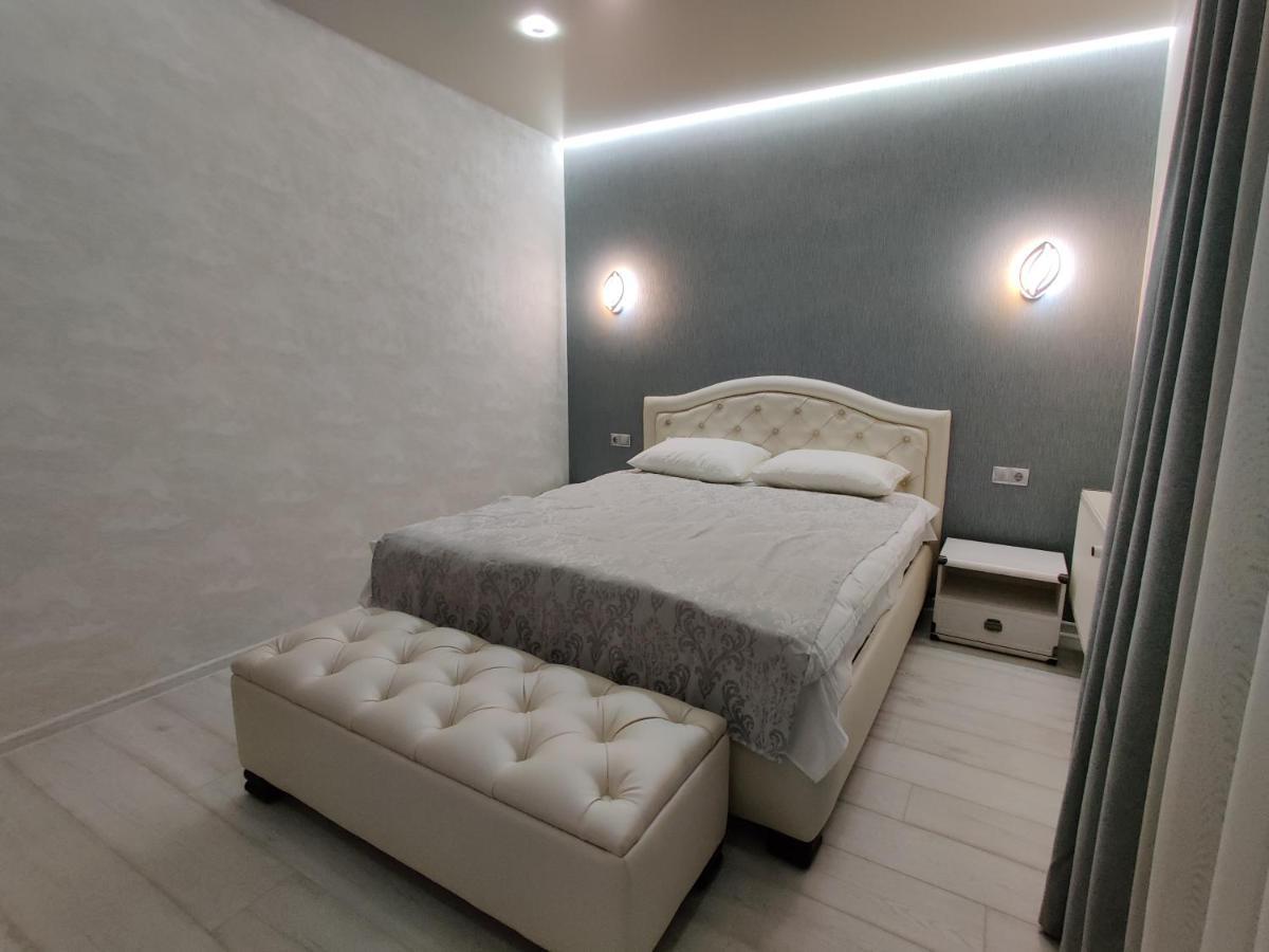 Yarovytsya Vip In The Center Apartment Lutsʼk Exterior foto
